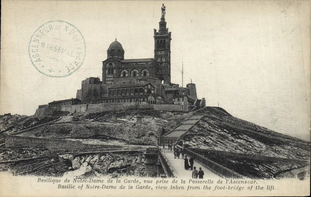 Basílica de Nossa Senhora da Guarda — vista tirada da ponte do elevador — Fot. Neubréan & Cie, Paris - Frente