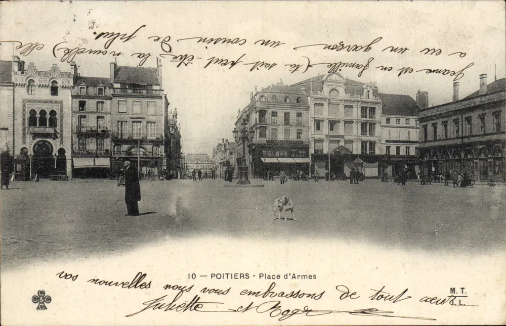 Poitiers - Plac d'Armes — widok miejski z budynkami i pieszymi — M.T. n°10 - Awers