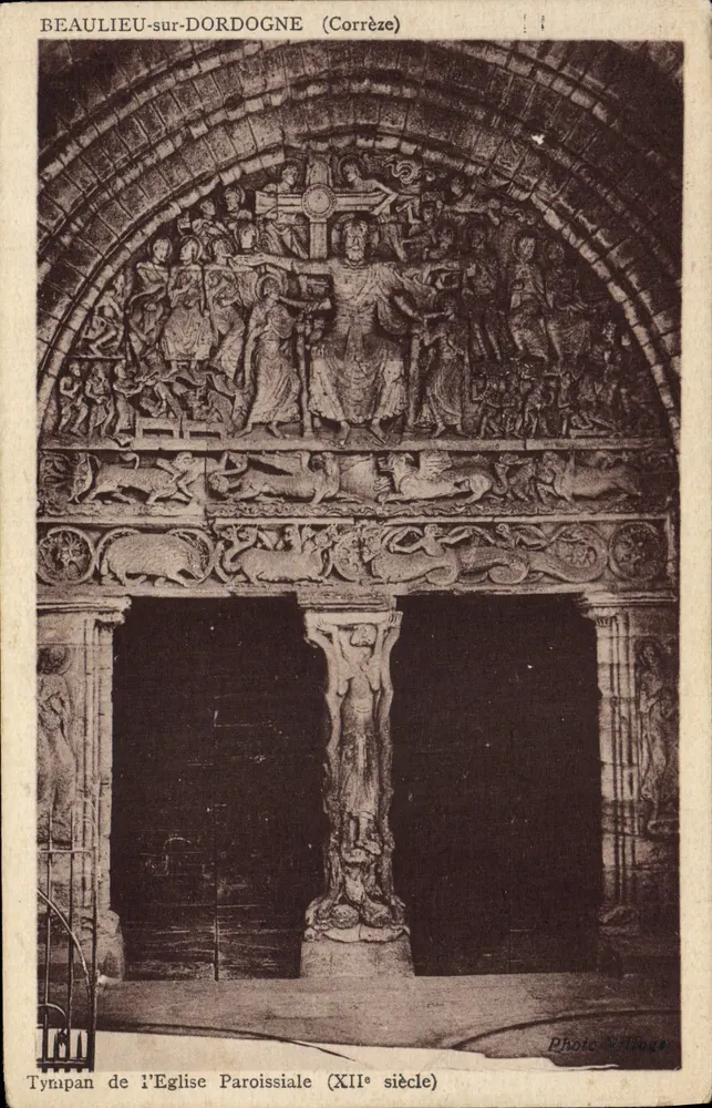 Beaulieu-sur-Dordogne — tympan da igreja paroquial (século XII) — Photo Villages - Frente
