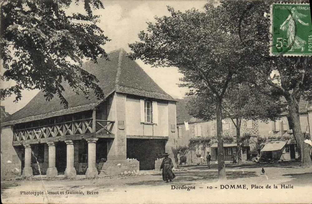 Domme — Place de la Halle — Phototypie Jessot et Guionie, Brive - Vorderseite