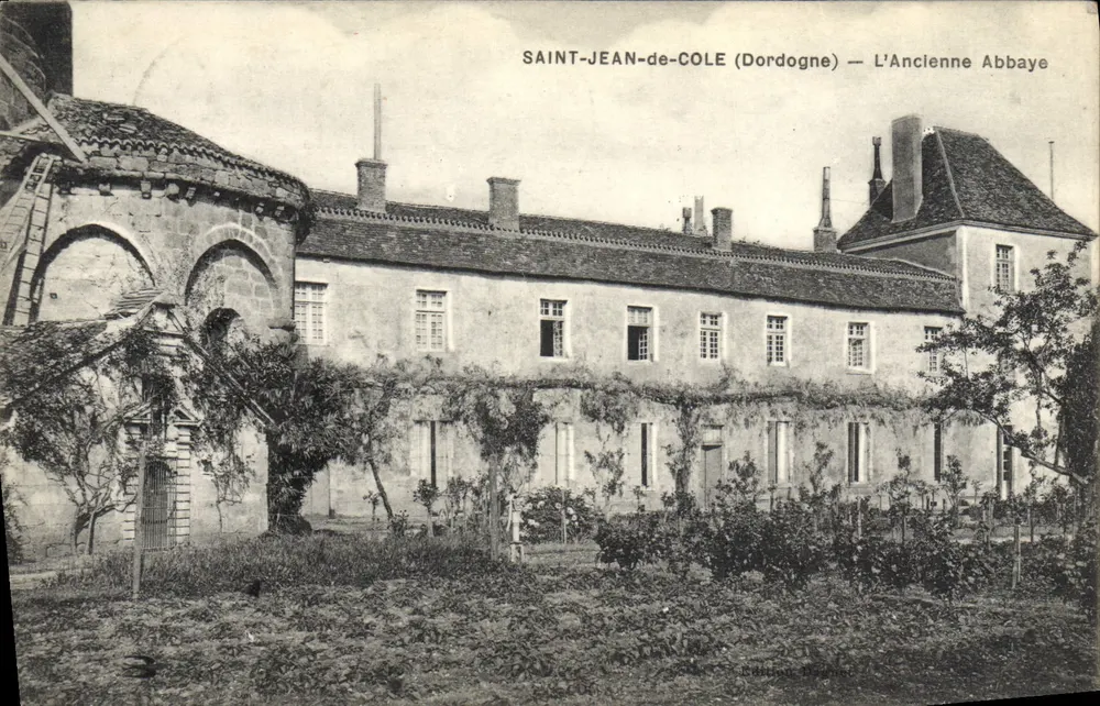 Saint-Jean-de-Cole (Dordogne) — A Antiga Abadia - Frente