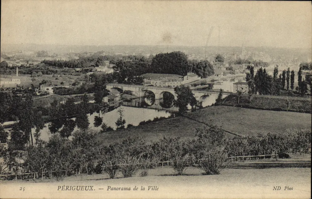 Périgueux — Panorama da Cidade — ND Phot, n°25 - Frente