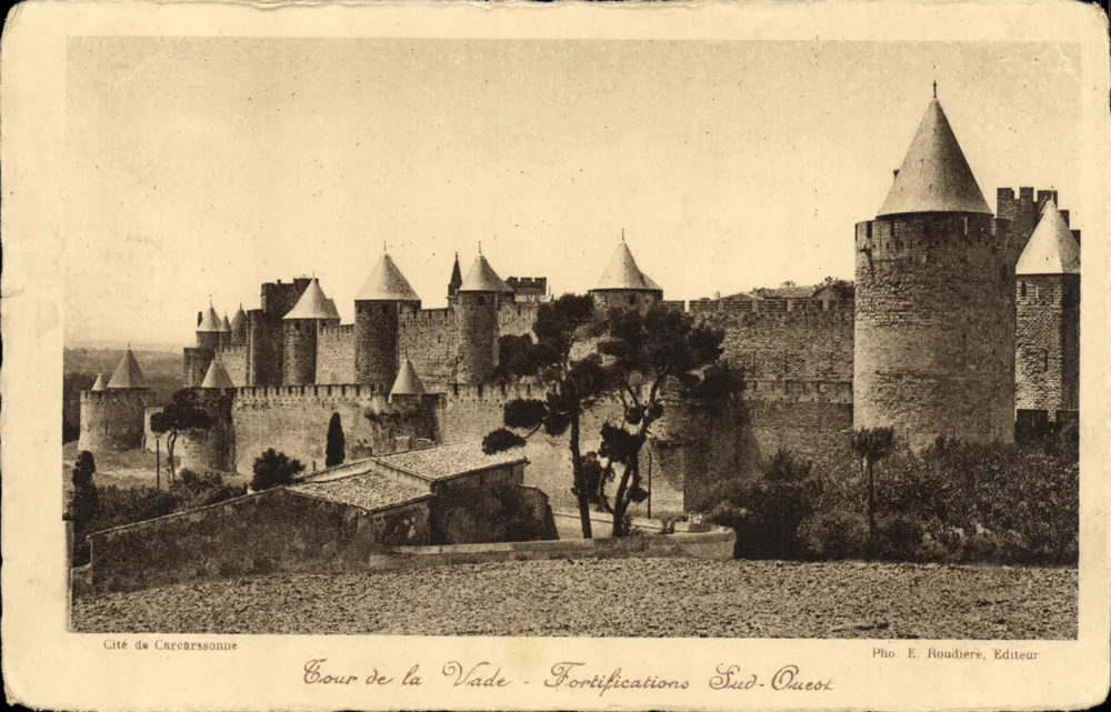 Cité de Carcassonne — Cour de la Vade - Fortifications Sud-Ouest — Photo E. Roudiere, Verlag - Vorderseite