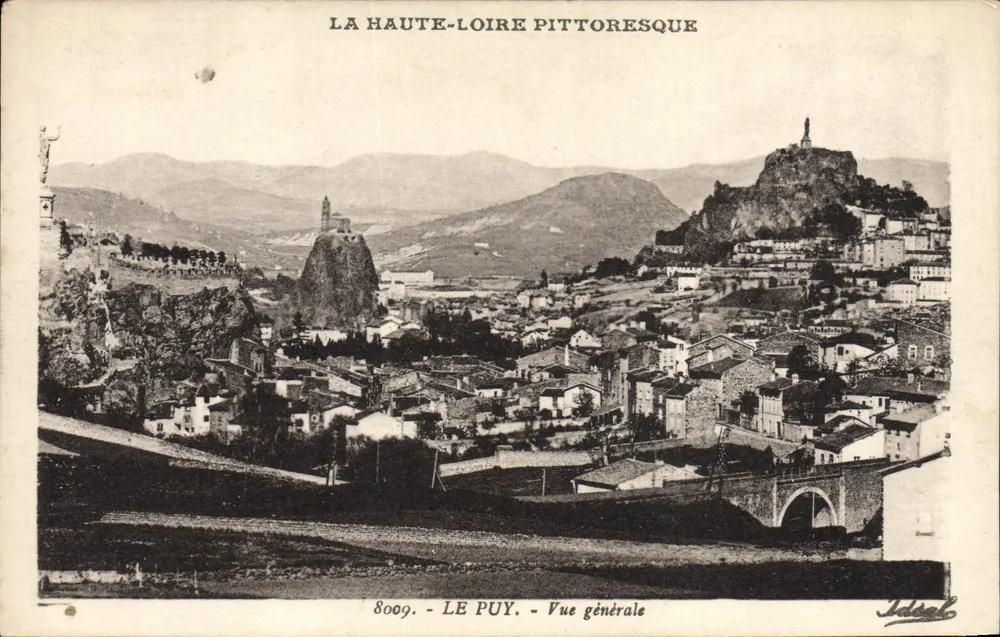 Le Puy - Vista geral — A Alta Loire pitoresca — Editor Ideal, n° 8009 - Frente