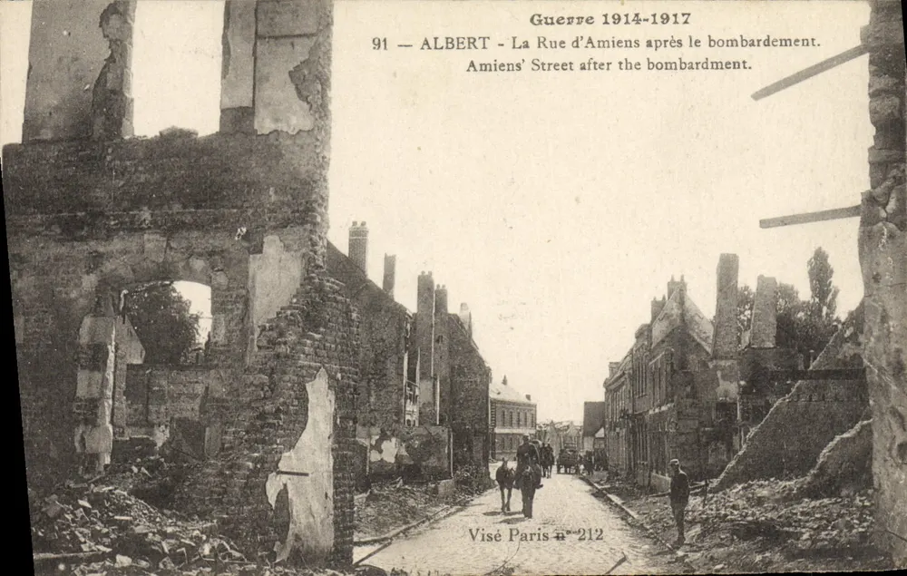 Albert — Rue d'Amiens nach dem Bombenangriff — Visé Paris n°212 - Vorderseite