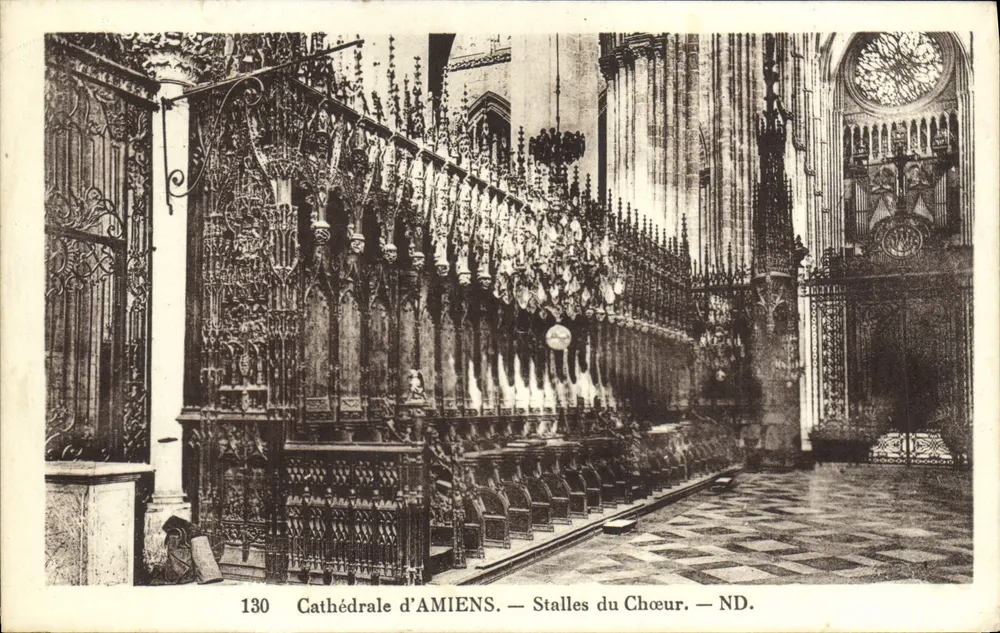 Catedral de AMIENS — Cadeiras do Coro — ND. - Frente
