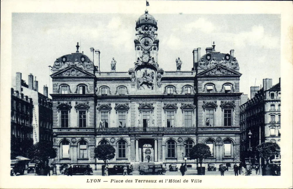LYON — Place des Terreaux und das Rathaus - Vorderseite