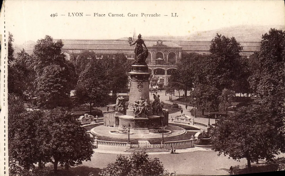LYON — Praça Carnot — Estação Perrache — LI, - Frente