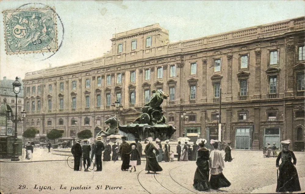 Lyon. O palácio São Pedro — vista da praça com fonte — editor L.V. & Cie, n°29 - Frente