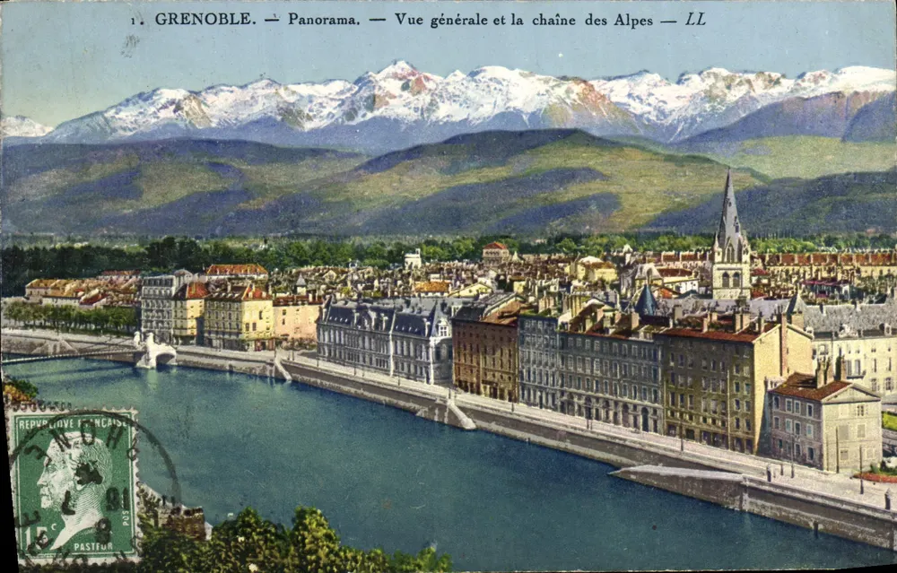 Grenoble — Panorama — Allgemeiner Blick und die Alpenkette — LL - Vorderseite