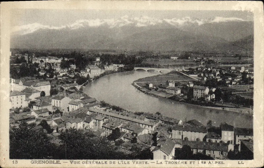 Grenoble — Allgemeine Ansicht der Grünen Insel — La Tronche und die Alpen - Vorderseite