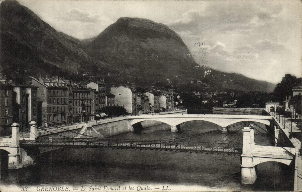 Grenoble — A Vista do Saint-Eynard e os Quais — LL. - Frente