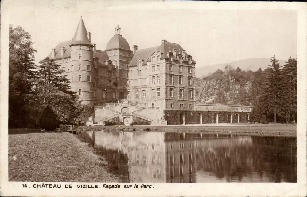 Castelo de Vizille — Fachada sobre o Parque — série 14 - Frente