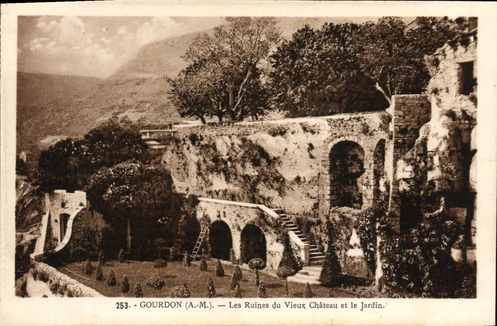 Gourdon (A.-M.) — Die Ruinen des Alten Schlosses und der Garten - Vorderseite