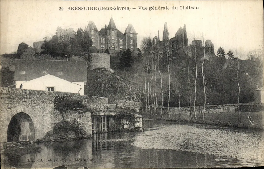 Bressuire (Deux-Sèvres) — Vista geral do Castelo — Imp.-lib. Jehly-Roupin, Mortagne - Frente