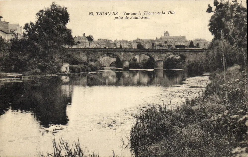 Thouars — Ansicht des Thonnet und der Stadt von Saint-Jean — Verleger Arecoté, Nantes - Vorderseite