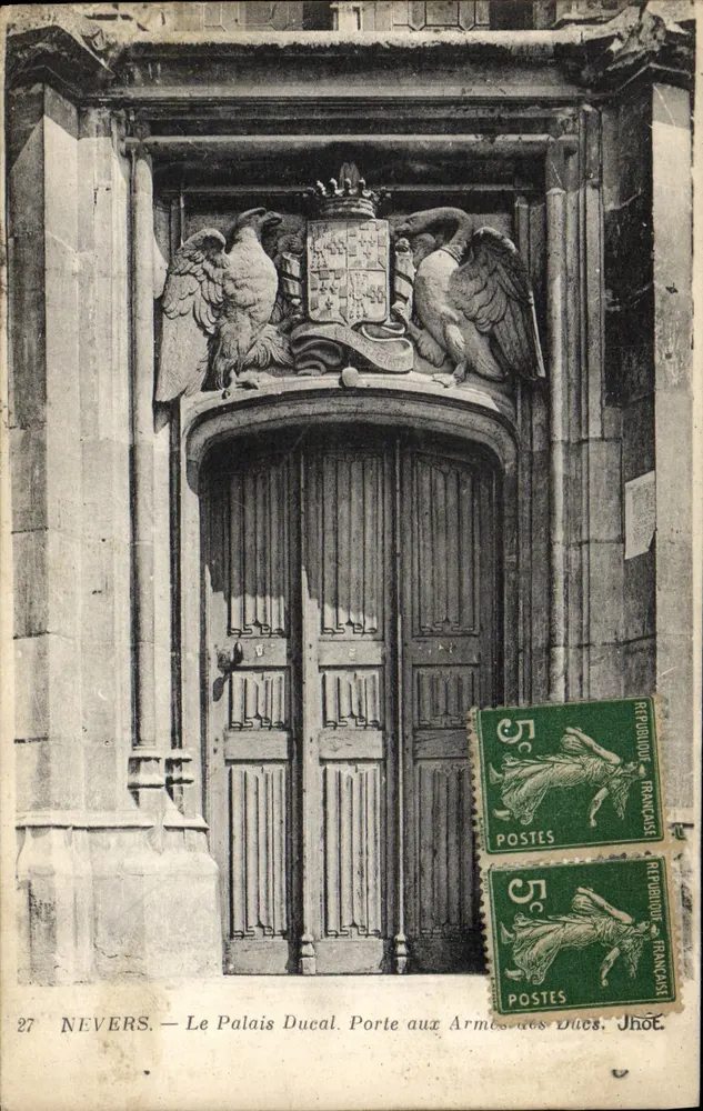 Nevers — Das Ducal Palace. Tor der Wappen der Herzöge — JADÉ - Vorderseite