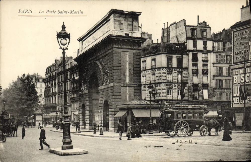 PARIS - A Porta Saint-Martin — vista urbana com arcos e lojas — datada 1904 - Frente