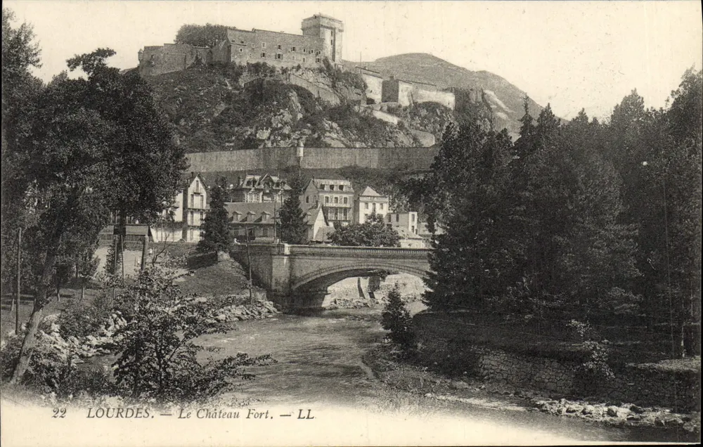 Lourdes — O Castelo Forte — LL - Frente