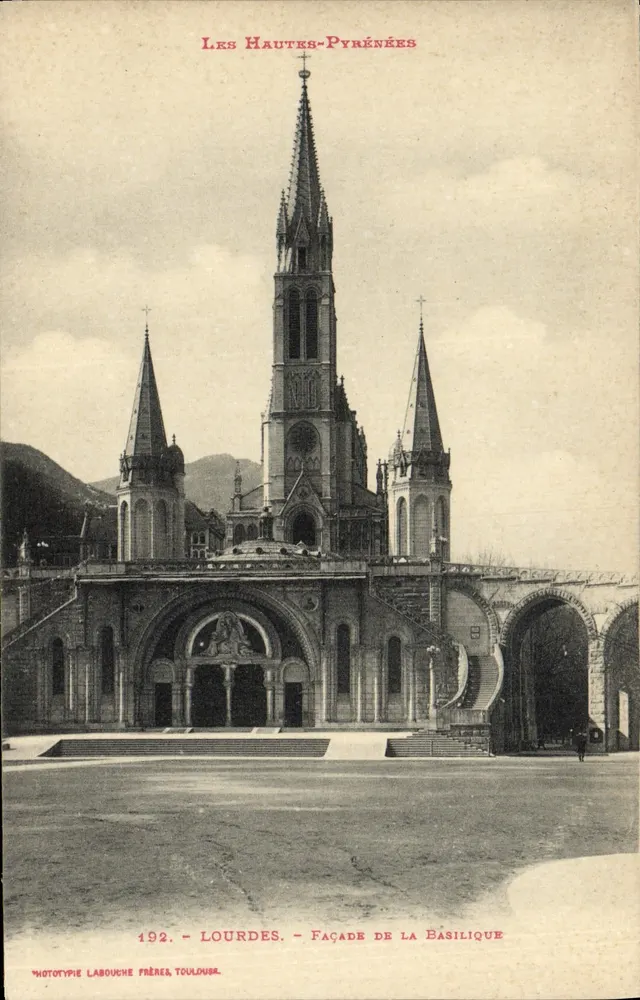 Lourdes — Fachada da Basílica — Fototipia Labouche Frères, Toulouse, n°192 - Frente