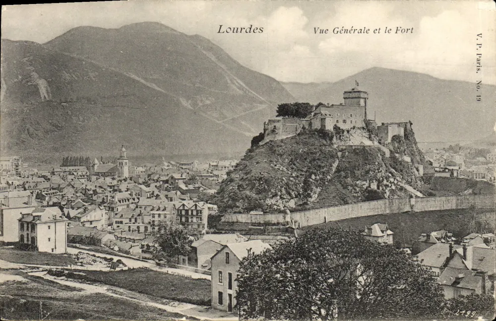 Lourdes — Vista Geral e o Forte — V.P. Paris, No. 19 - Frente