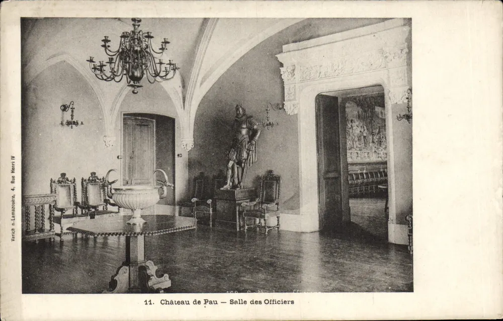 Schloss Pau — Salle des Officiers — Verich & Lemarzouire, Rue Henri IV - Vorderseite