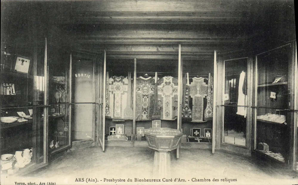 ARS (Ain) - Präsidium des Seligen Curé d'Ars - Kammer der Reliquien — Vernu, phot. Ars (Ain) - Vorderseite