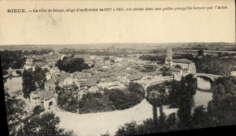 Rieux — Panoramablick auf die Stadt, Sitz eines Bistums von 1317 bis 1801, gelegen auf einer Halbinsel, gebildet von der Arize - Vorderseite