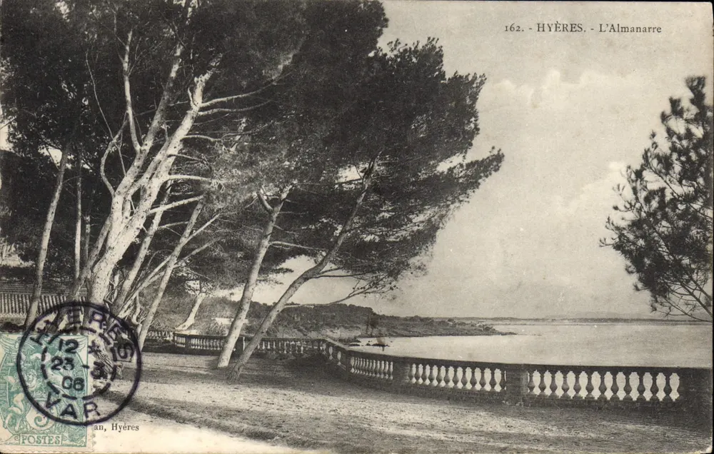 Hyères - L'Almanarre — vista da costa com balaustrada — editor desconhecido, n° 162 - Frente