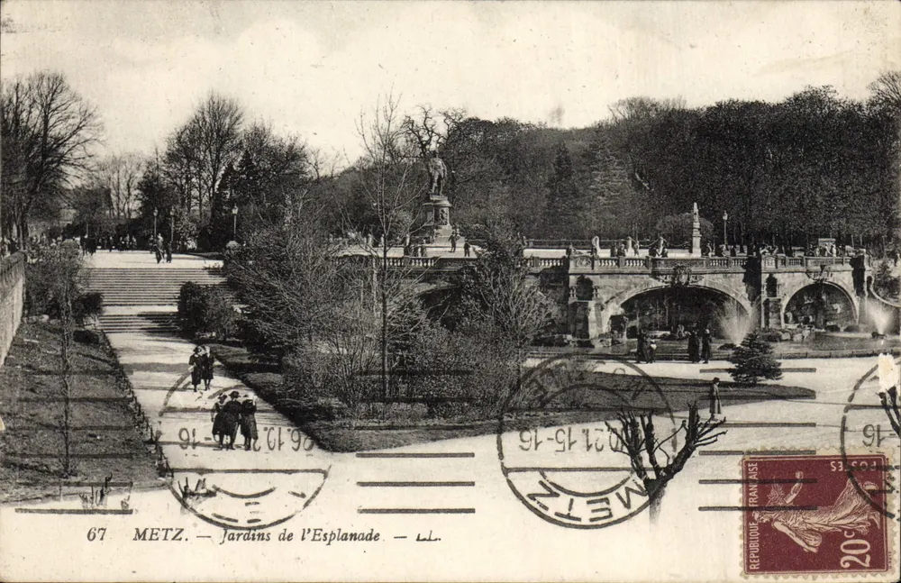 Metz — Jardins de l'Esplanade — L.S. - Frente