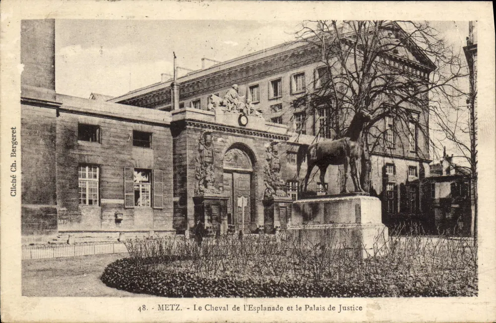 METZ - Das Pferd der Esplanade und das Palais de Justice — Foto von Ch. Bergeret, Nr. 48 - Vorderseite