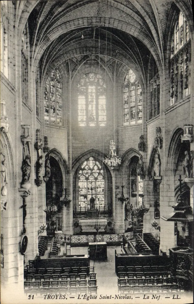 Troyes — A Igreja de São Nicolau — A Nave — LL — n°21 - Frente
