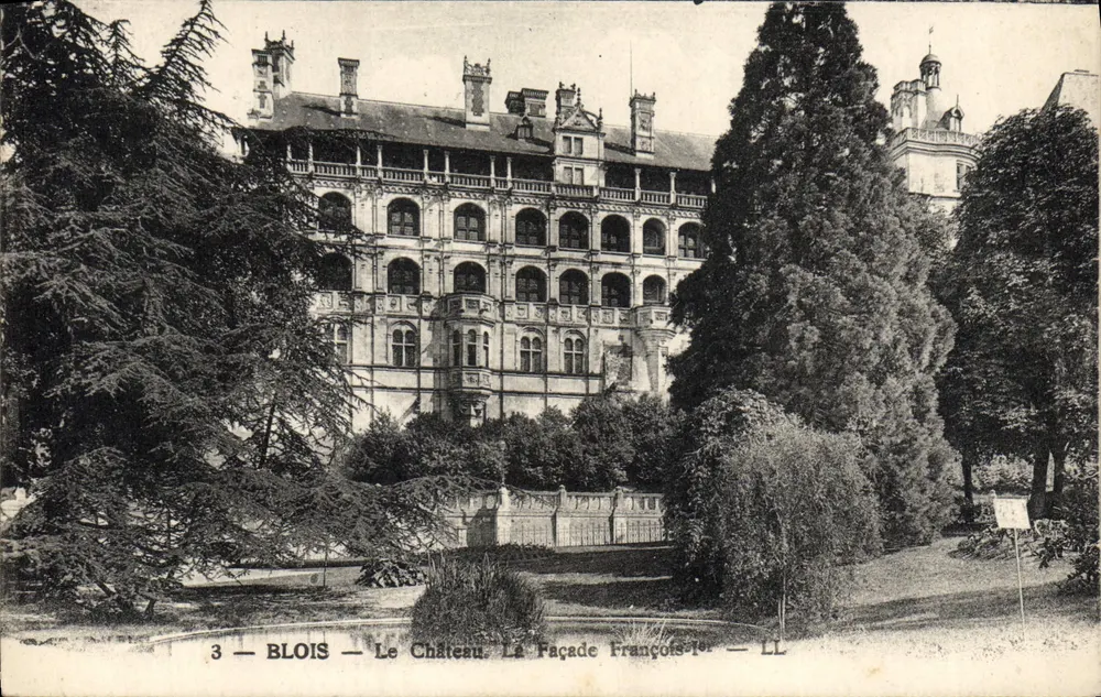 Blois — Das Schloss. Die Fassade von François I — LL - Vorderseite