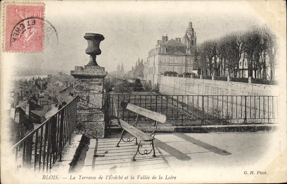 Blois — Die Terrasse des Bischofssitzes und das Tal der Loire — G. H. Phot. - Vorderseite