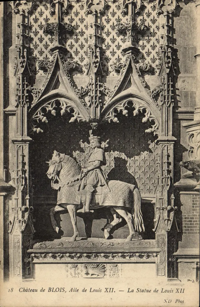 Schloss Blois, Flügel von Ludwig XII — Die Statue von Ludwig XII — ND Fotografie - Vorderseite