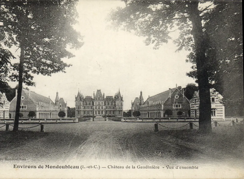 Um Mondoubleau (Loir-et-Cher) — Schloss der Gaudinière — Übersicht - Vorderseite