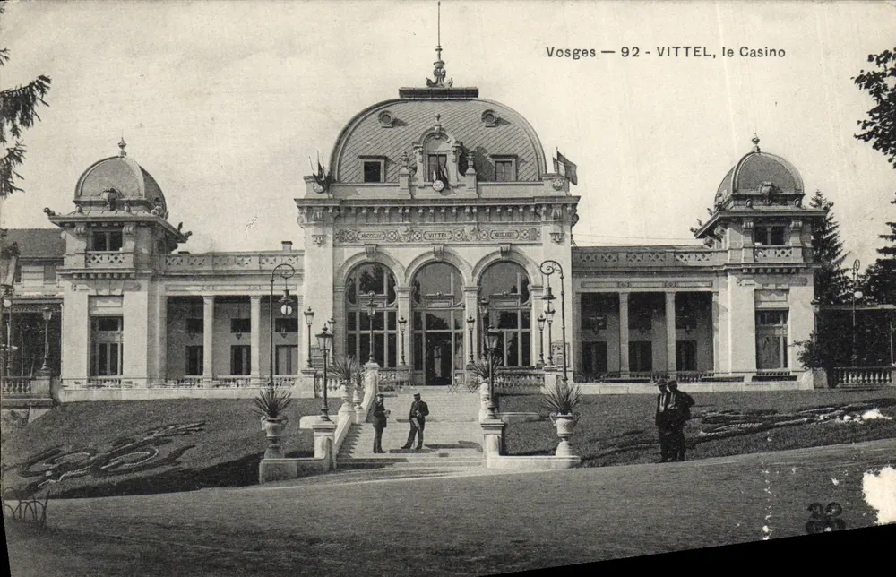 Vosges — 92 — VITTEL, o Casino - Frente