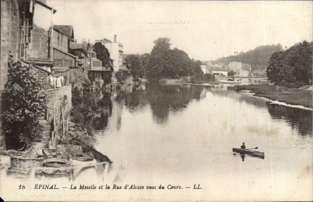 Épinal — Die Mosel und die Rue d'Alsace aus dem Cours gesehen — LL. — N° 18 - Vorderseite