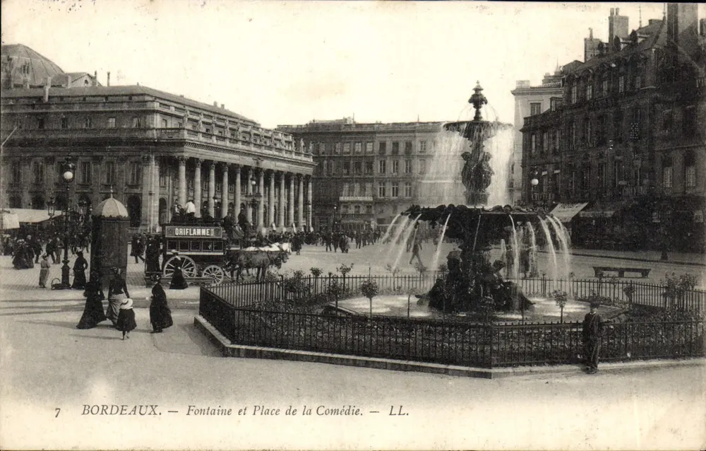 Bordeaux — Fontäne und Place de la Comédie — LL. - Vorderseite