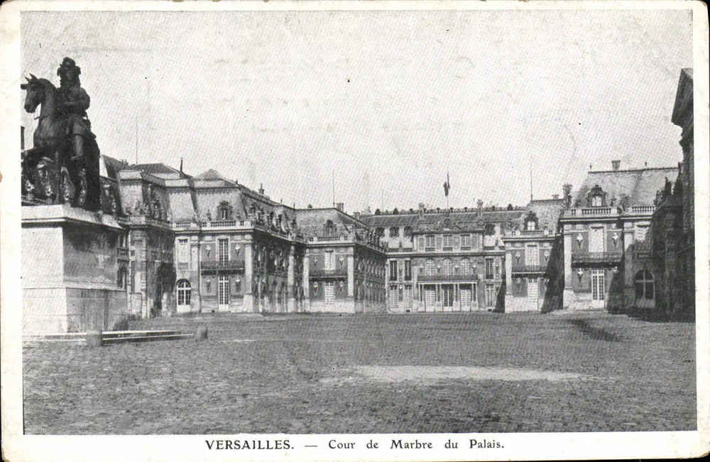 Versailles — Cour de Marbre do Palácio — Imp. P. Schvenner e Cie, Paris - Frente