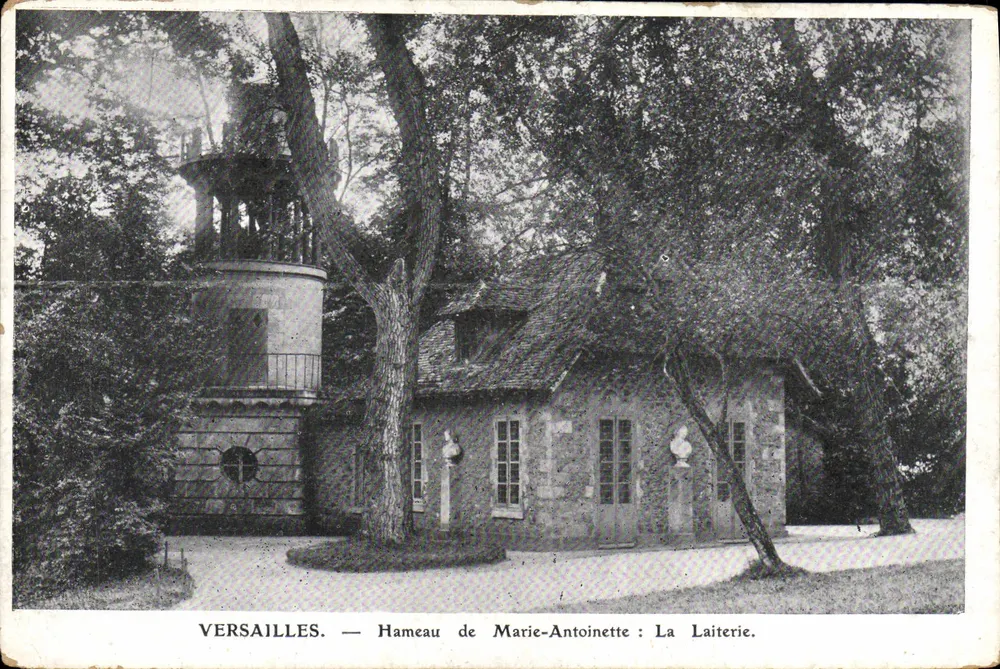 Versailles — Hameau de Marie-Antoinette: Die Käserei — Die Käserturm - Vorderseite