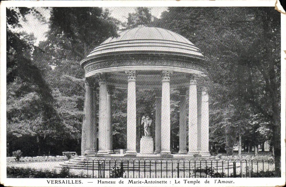 Versailles — Hameau de Marie-Antoinette: Der Tempel der Liebe - Vorderseite