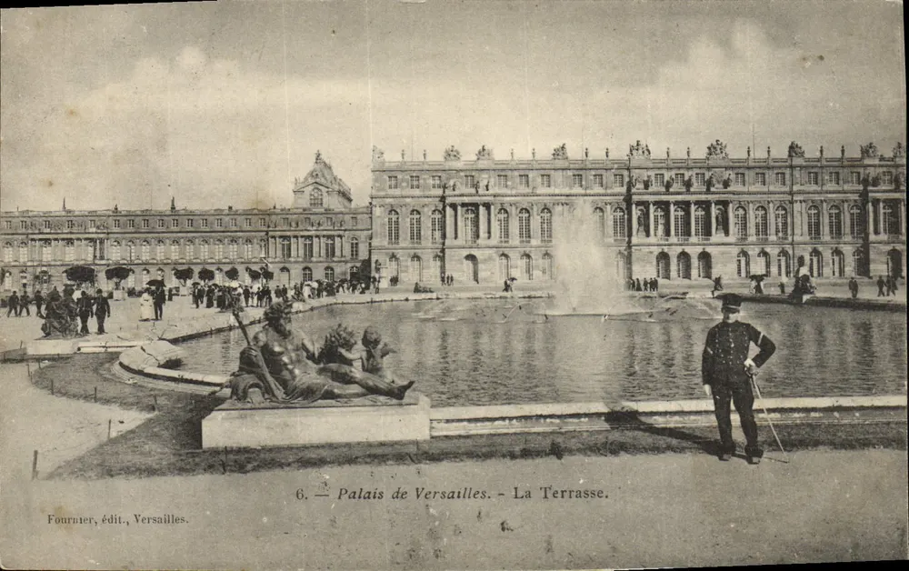 Palácio de Versalhes — A Terrasse — Fournier, edit. Versalhes, n°6 - Frente