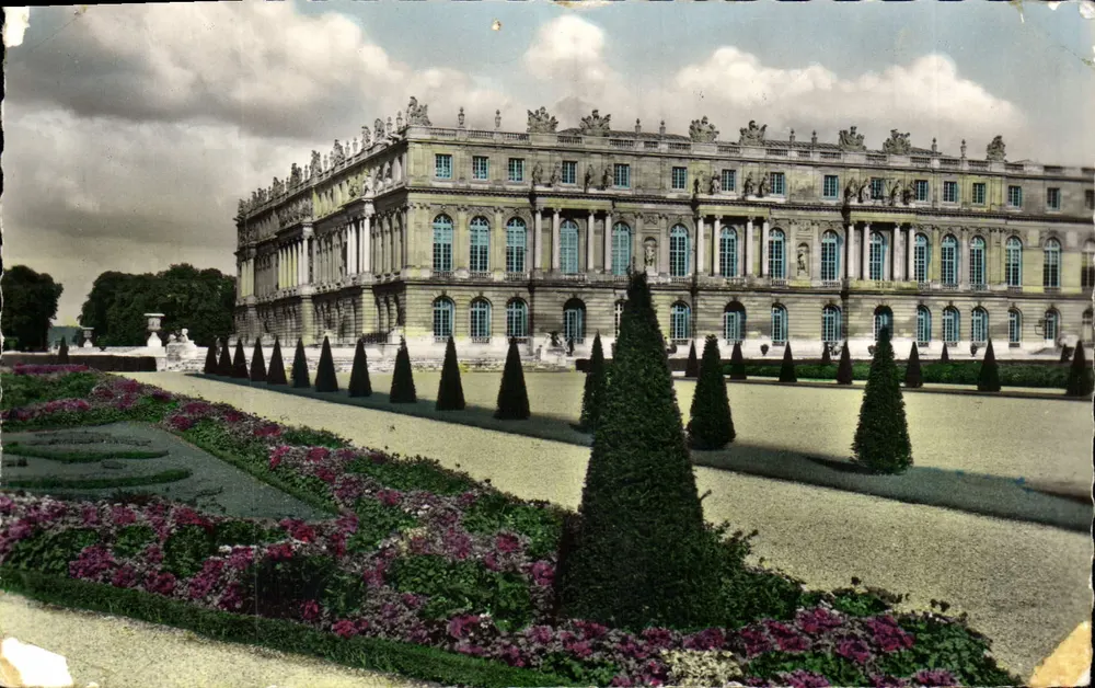 Castelo de Versalhes — fachada para o parque, parterre do Meio-dia — Les Ed. d'Art A.P. II - Frente