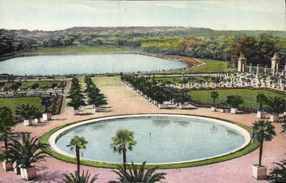 Versailles — die Orangerie und das Wasserbecken der Schweizer — - Vorderseite