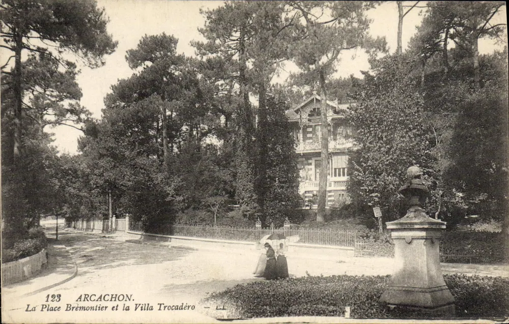 Arcachon — La Place Brémontier und die Villa Trocadéro — Imp. Levy Fils, Paris - Vorderseite