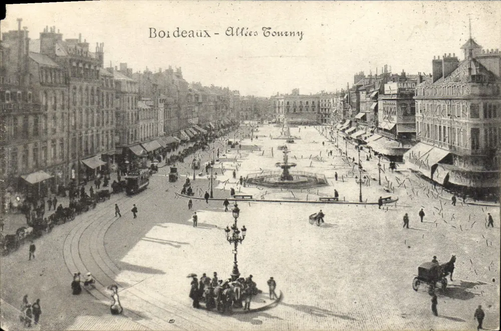 Bordeaux - Allées Tourny — vista da praça com fonte e trêmio - Frente