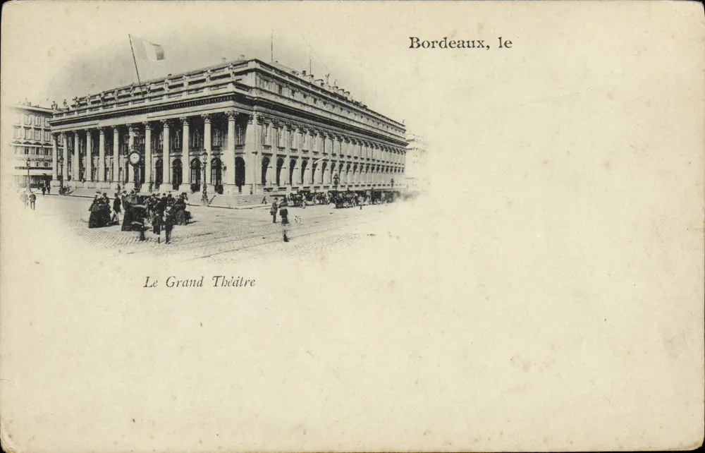 Bordeaux, le Grand Théâtre — façade néoclassique avec colonnades et drapeau français — éditeur non identifié - Frente