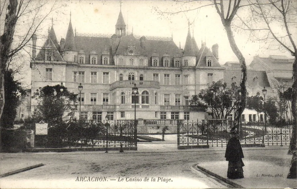 Arcachon — O Casino da Praia — L. Noveau, fot. - Frente