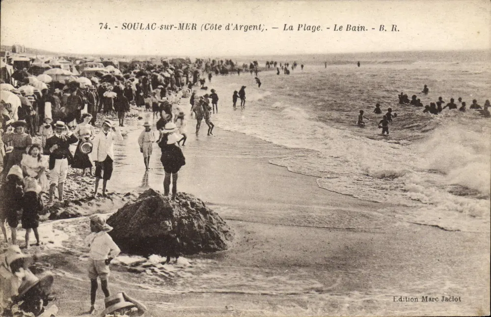 Soulac-sur-Mer (Côte d'Argent) — La Plage - Le Bain — Edition Marc Jaclot, n°74 - Frente